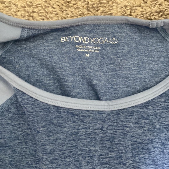 Beyond yoga fitted crop top medium - Picture 2 of 2
